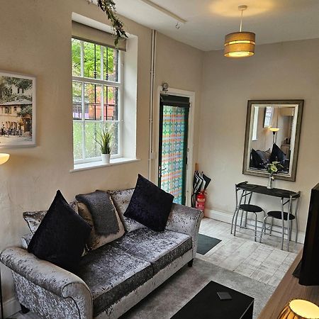 Carlisle Central, Cute Studio Appt, The Cupboard Exterior foto